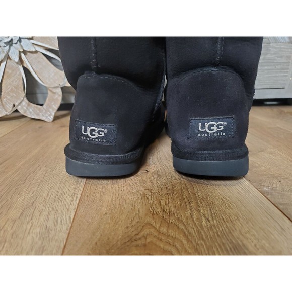 Ugg Australia Women's 5825 Classic Short Sheepskin Boots Black Size 7M - Picture 4 of 9